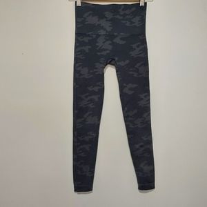SPANX Look At Me Now Seamless Camo Cropped Leggings